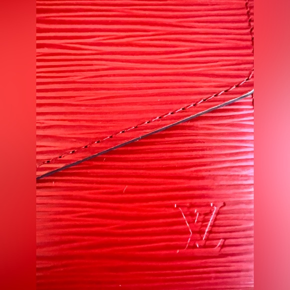 Louis Vuitton Sarah Epi Wallet (with COA) - Picture 11 of 14